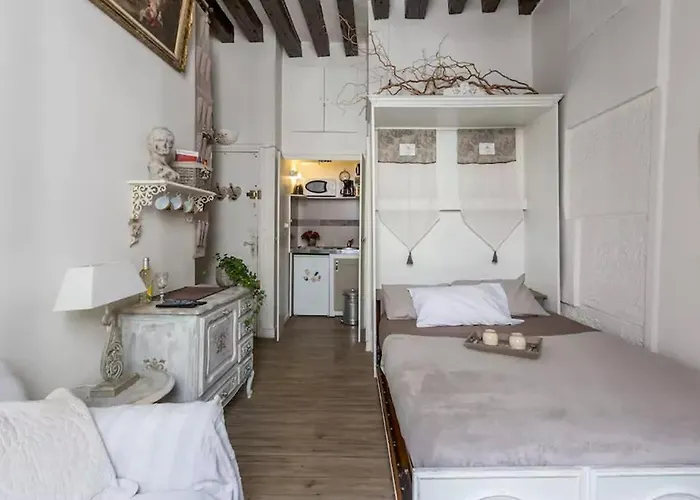 La Belle Du Marais