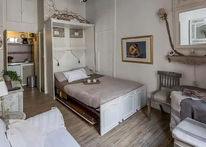 La Belle Du Marais باريس